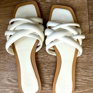 ‼️White Zara Sandals Size 8.5